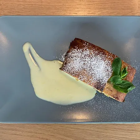 Szálloda - By Ihg 4*
