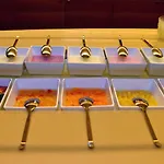 ホリデイ シティ 4*