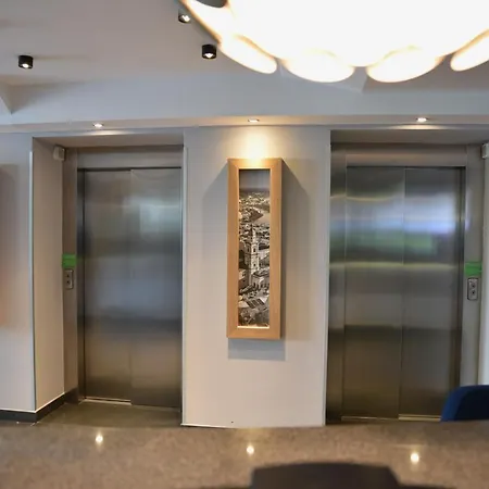 - By Ihg Отель Зальцбург
