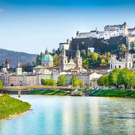 - By Ihg 4* Salzburgo