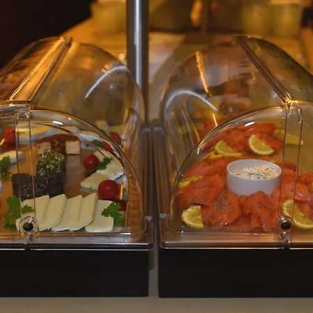 - By Ihg Hotel Salzburgo