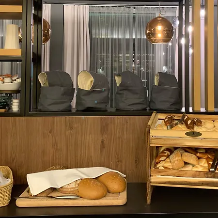 - By Ihg Hotel Salzburgo