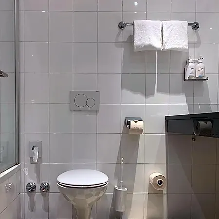 - By Ihg Hotel Salzburg