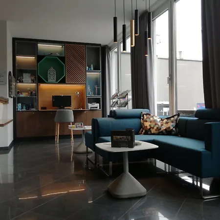 - By Ihg 4*