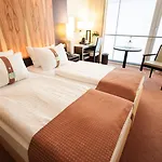 هوليداي إن سيتي 4*