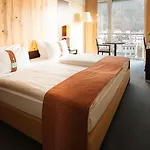Szálloda - By Ihg 4*