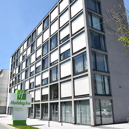 Szálloda - By Ihg 4*