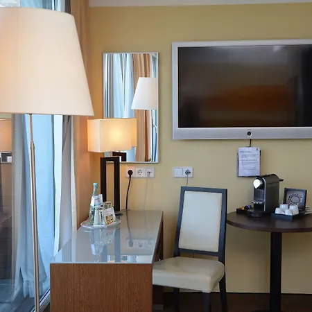 Szálloda - By Ihg 4*