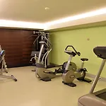 - By Ihg מלון